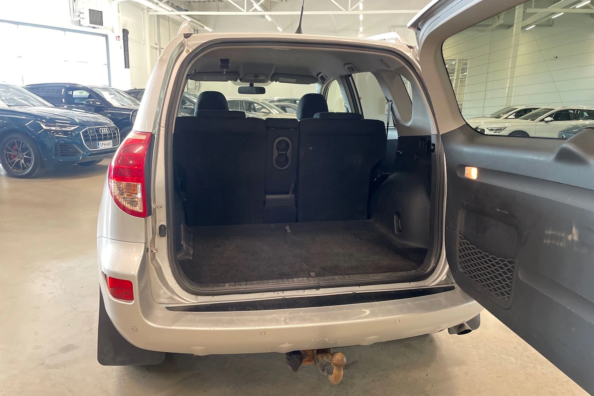 met. hopea Toyota RAV4 2008 kuva 23.