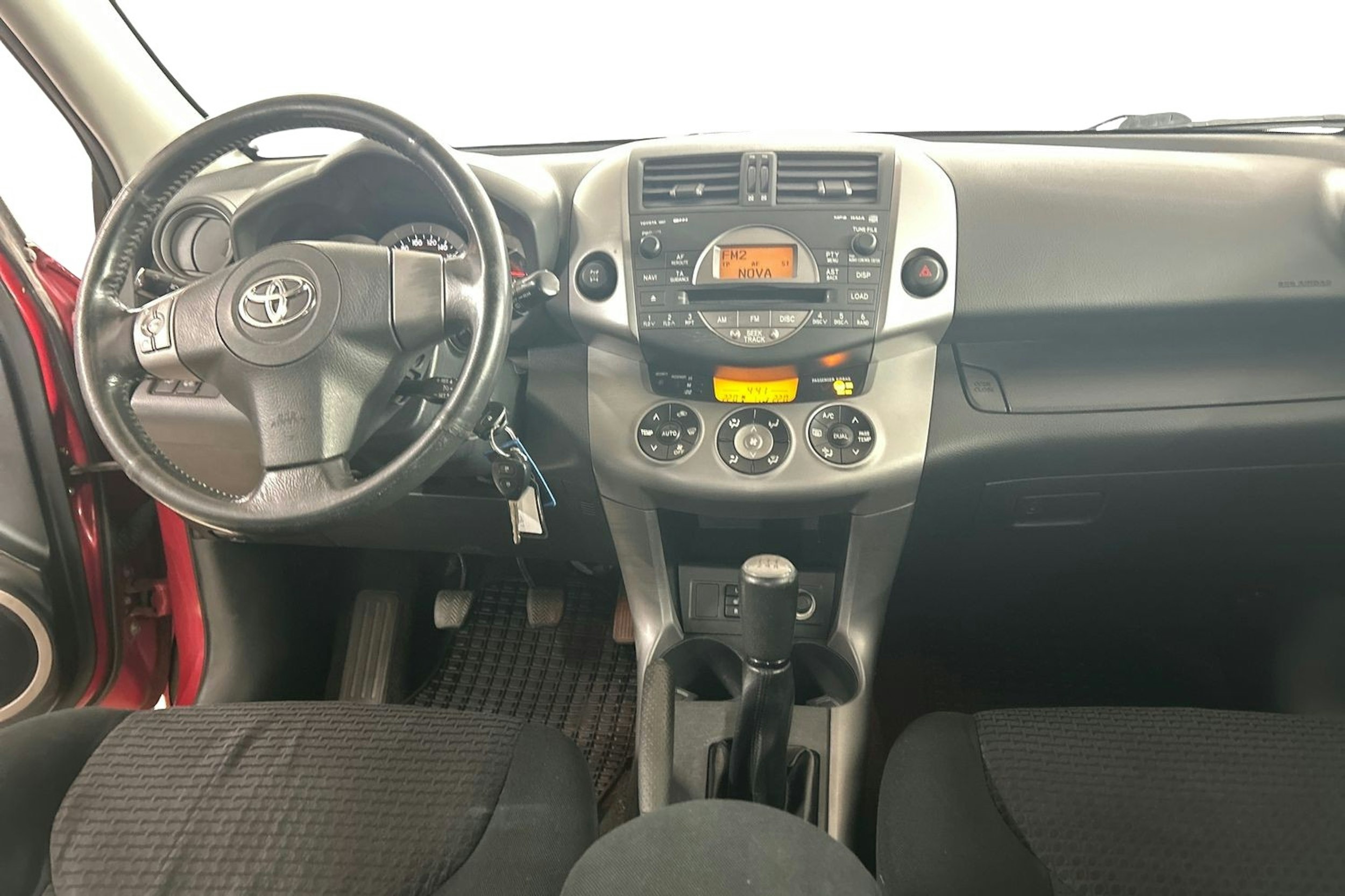 punainen Toyota RAV4 2008 kuva 9.