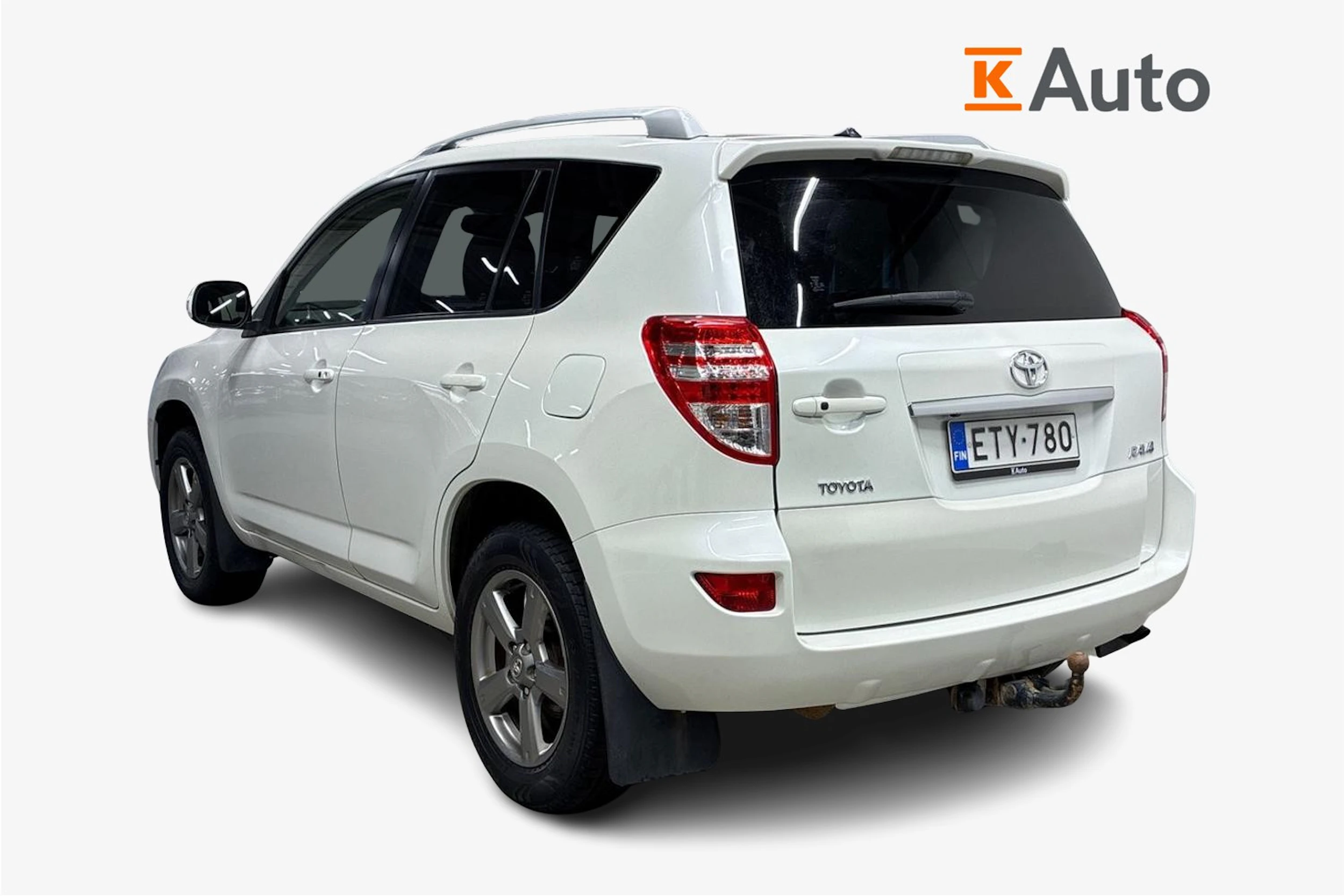 Valkoinen Toyota RAV4 2012 kuva 2.