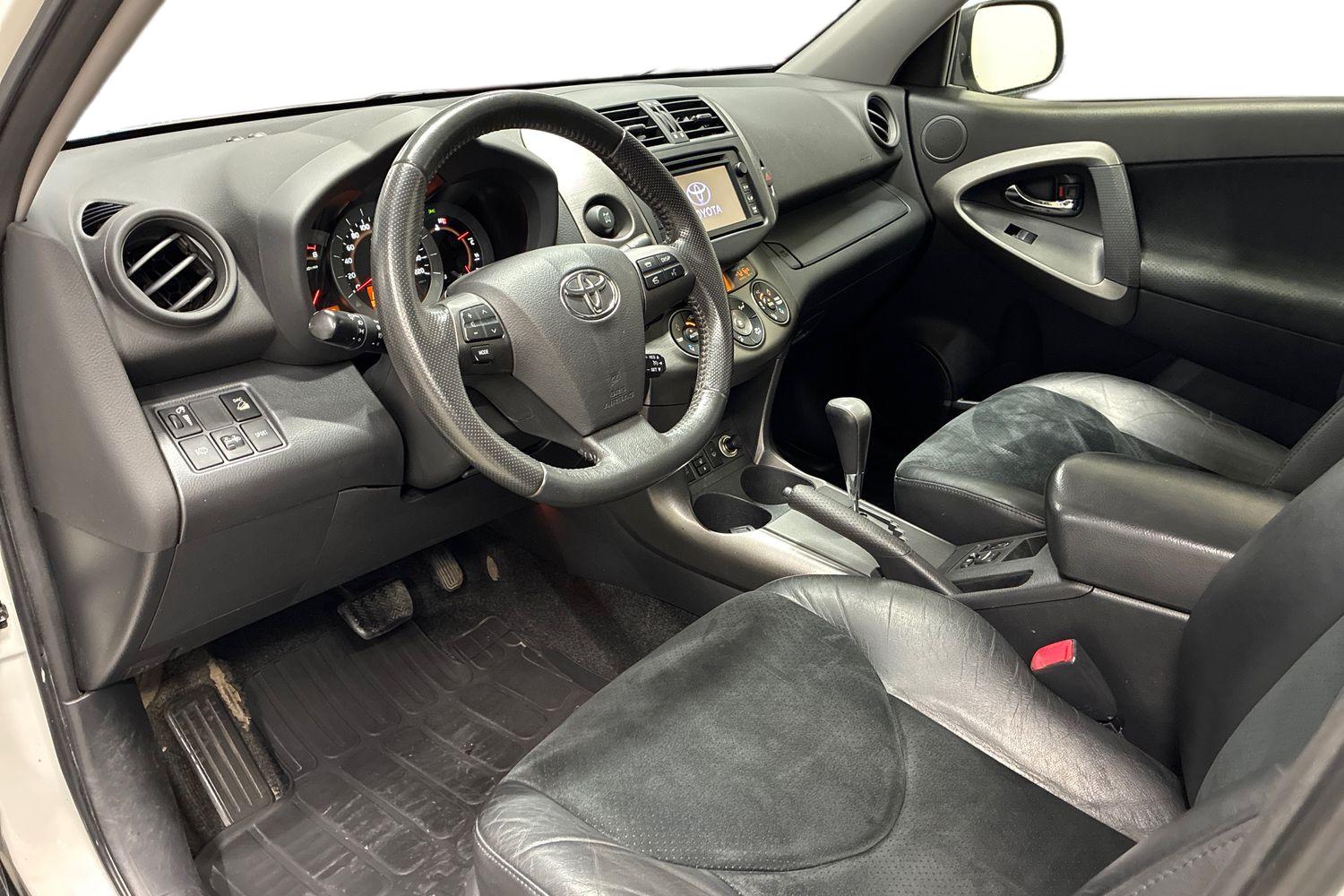 Toyota RAV4 2012, photo 6/29