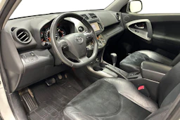 Valkoinen Toyota RAV4 2012 kuva 6.