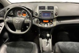 Valkoinen Toyota RAV4 2012 kuva 7.
