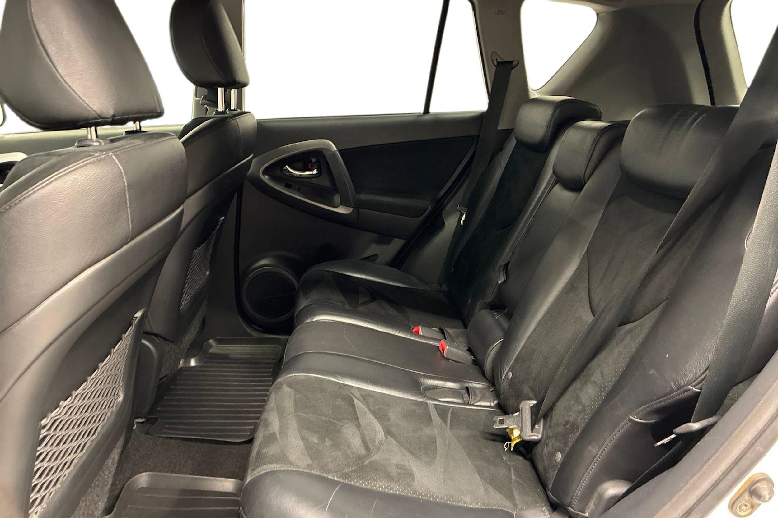 Valkoinen Toyota RAV4 2012 kuva 8.
