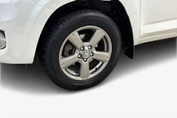 Valkoinen Toyota RAV4 2012 kuva 9.