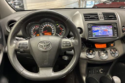 Valkoinen Toyota RAV4 2012 kuva 12.