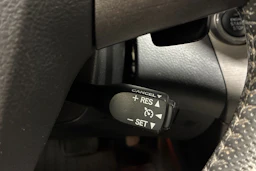 Valkoinen Toyota RAV4 2012 kuva 16.