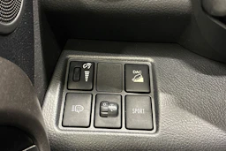 Valkoinen Toyota RAV4 2012 kuva 17.