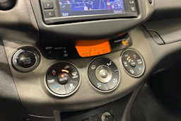 Valkoinen Toyota RAV4 2012 kuva 20.