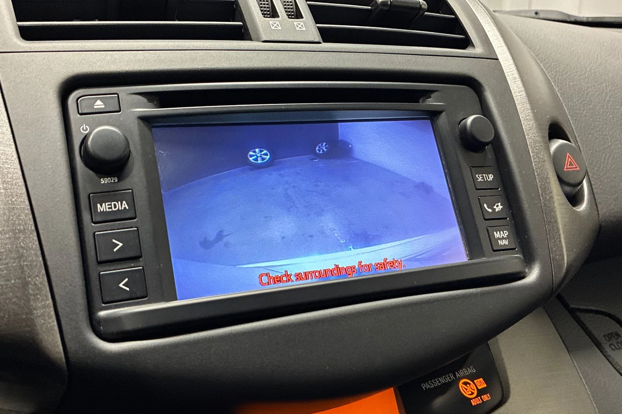 Valkoinen Toyota RAV4 2012 kuva 22.