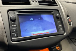 Valkoinen Toyota RAV4 2012 kuva 22.