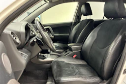 Valkoinen Toyota RAV4 2012 kuva 24.
