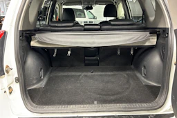 Valkoinen Toyota RAV4 2012 kuva 26.