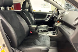 Valkoinen Toyota RAV4 2012 kuva 28.