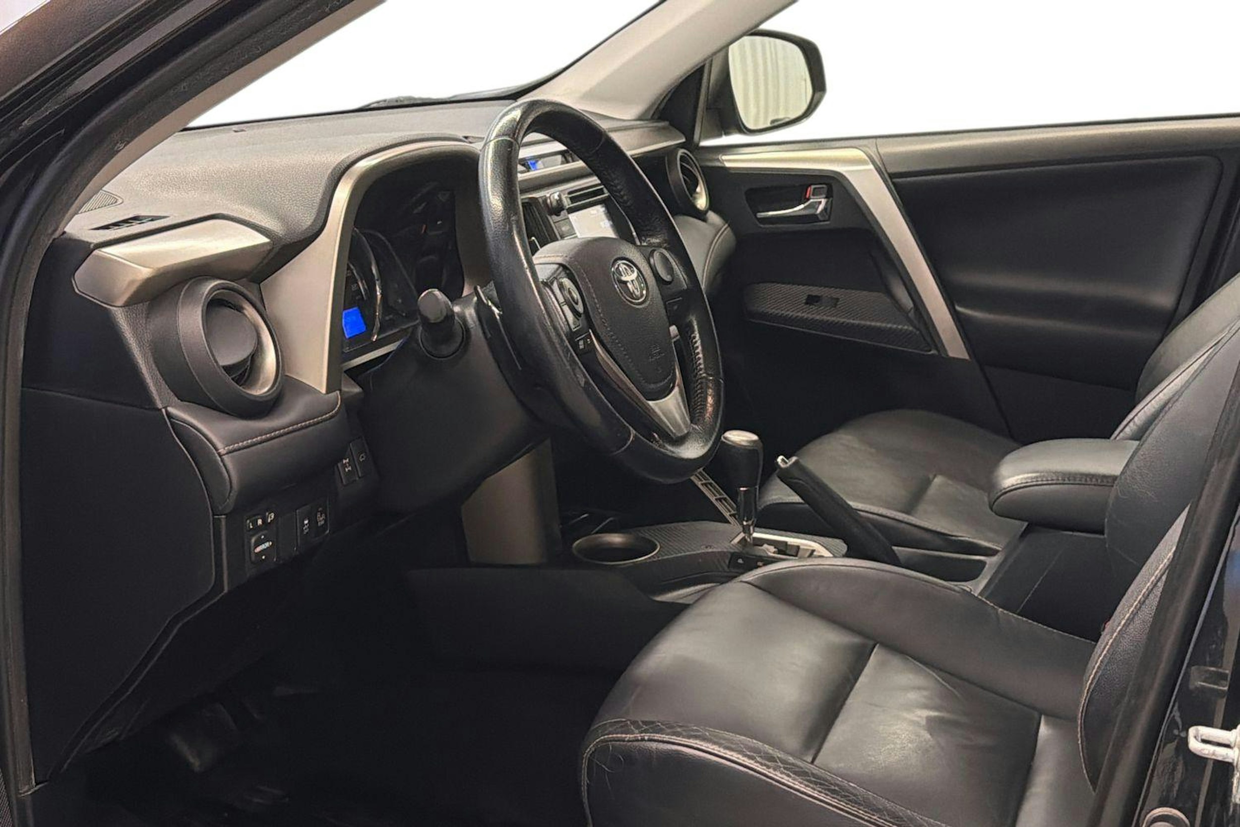 musta Toyota RAV4 2013 kuva 7.