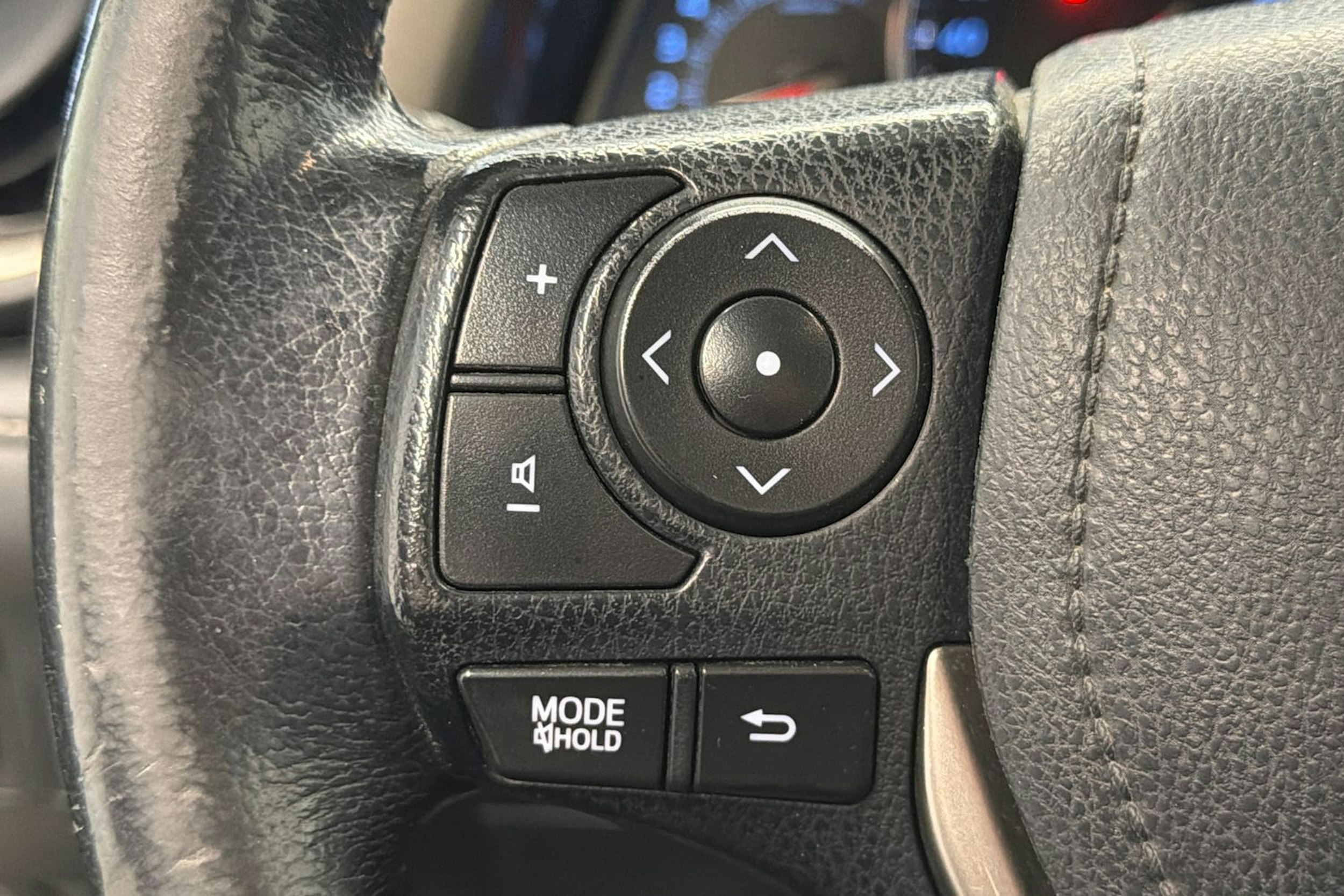 musta Toyota RAV4 2013 kuva 15.