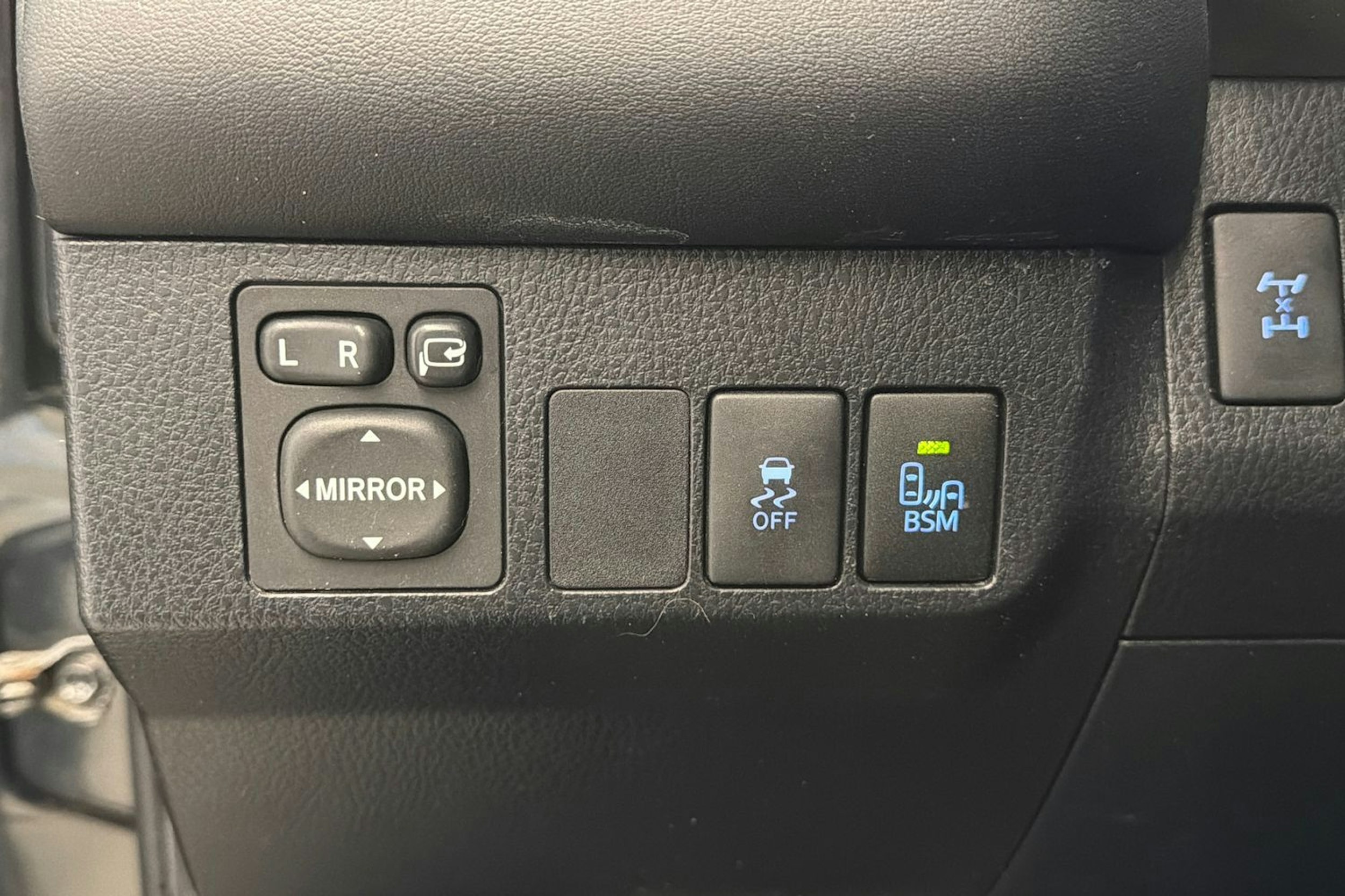 musta Toyota RAV4 2013 kuva 16.