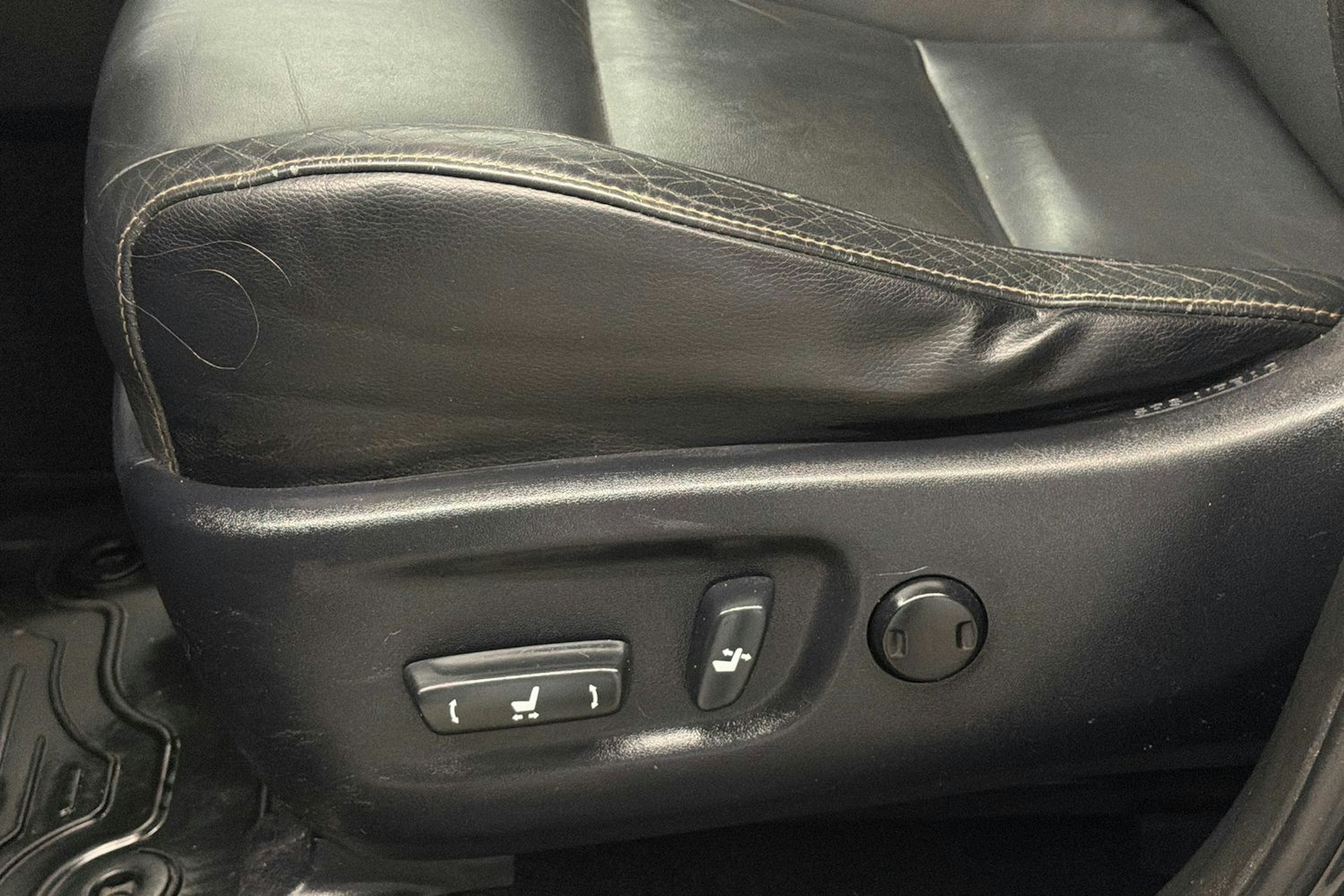 musta Toyota RAV4 2013 kuva 20.