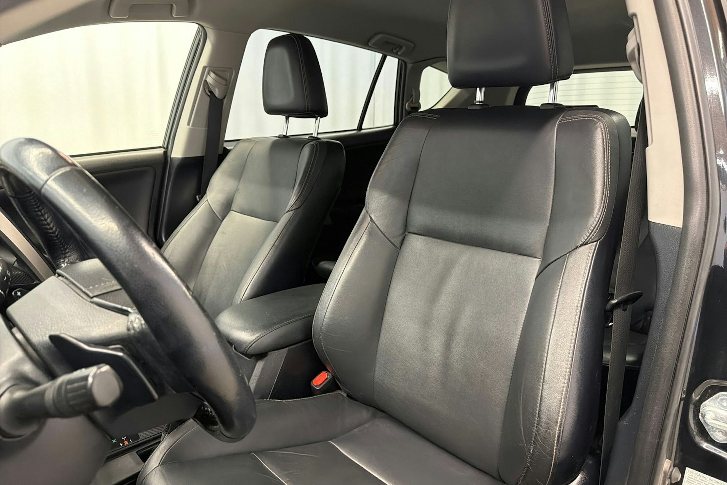 musta Toyota RAV4 2013 kuva 21.