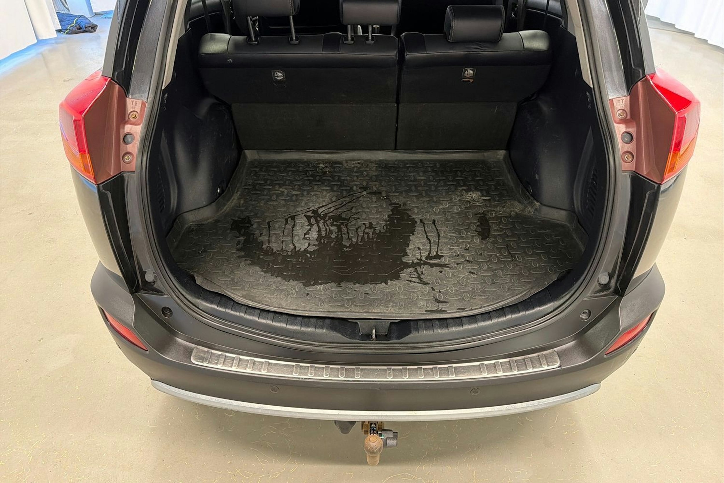 musta Toyota RAV4 2013 kuva 22.