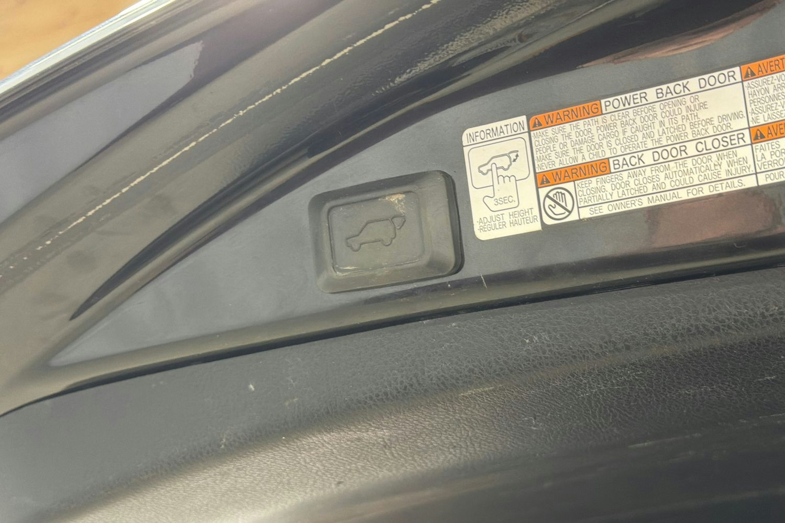 musta Toyota RAV4 2013 kuva 23.