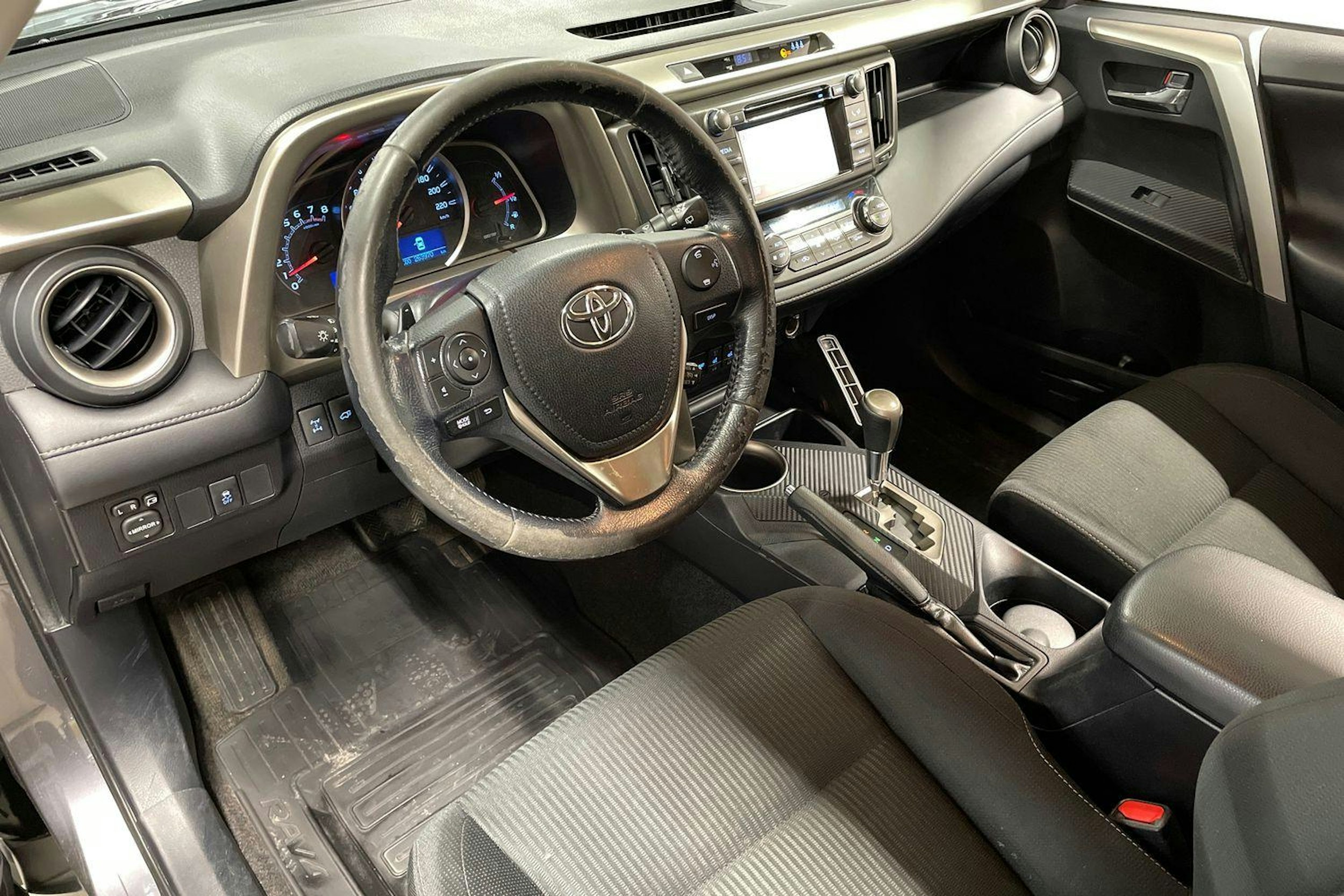 Harmaa Toyota RAV4 2013 kuva 7.