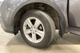 Harmaa Toyota RAV4 2013 kuva 13.