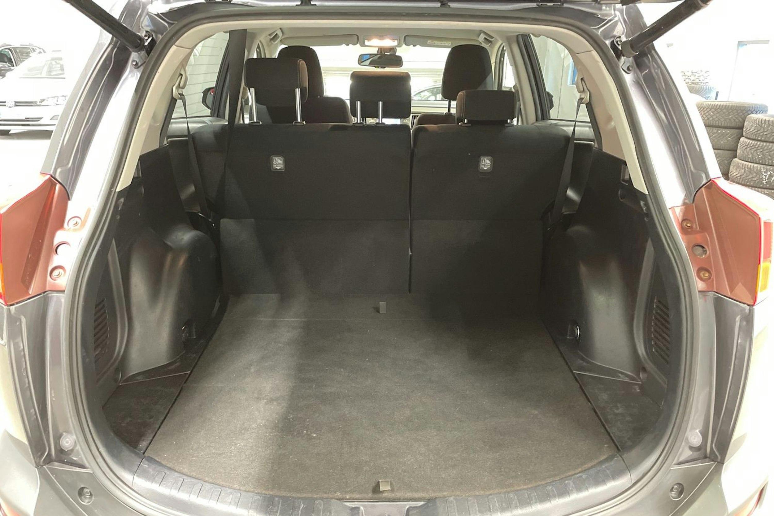 Harmaa Toyota RAV4 2013 kuva 15.