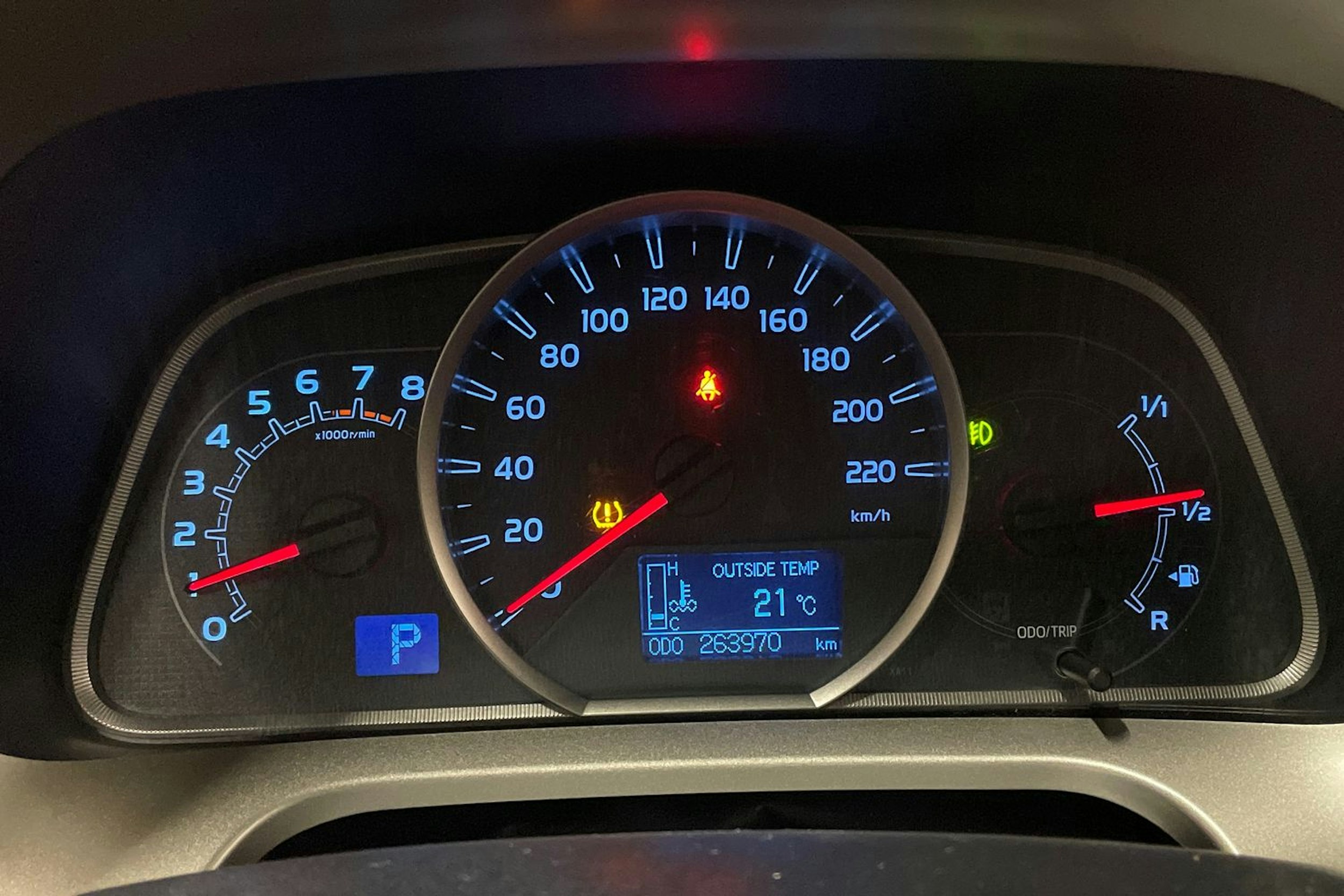 Harmaa Toyota RAV4 2013 kuva 16.