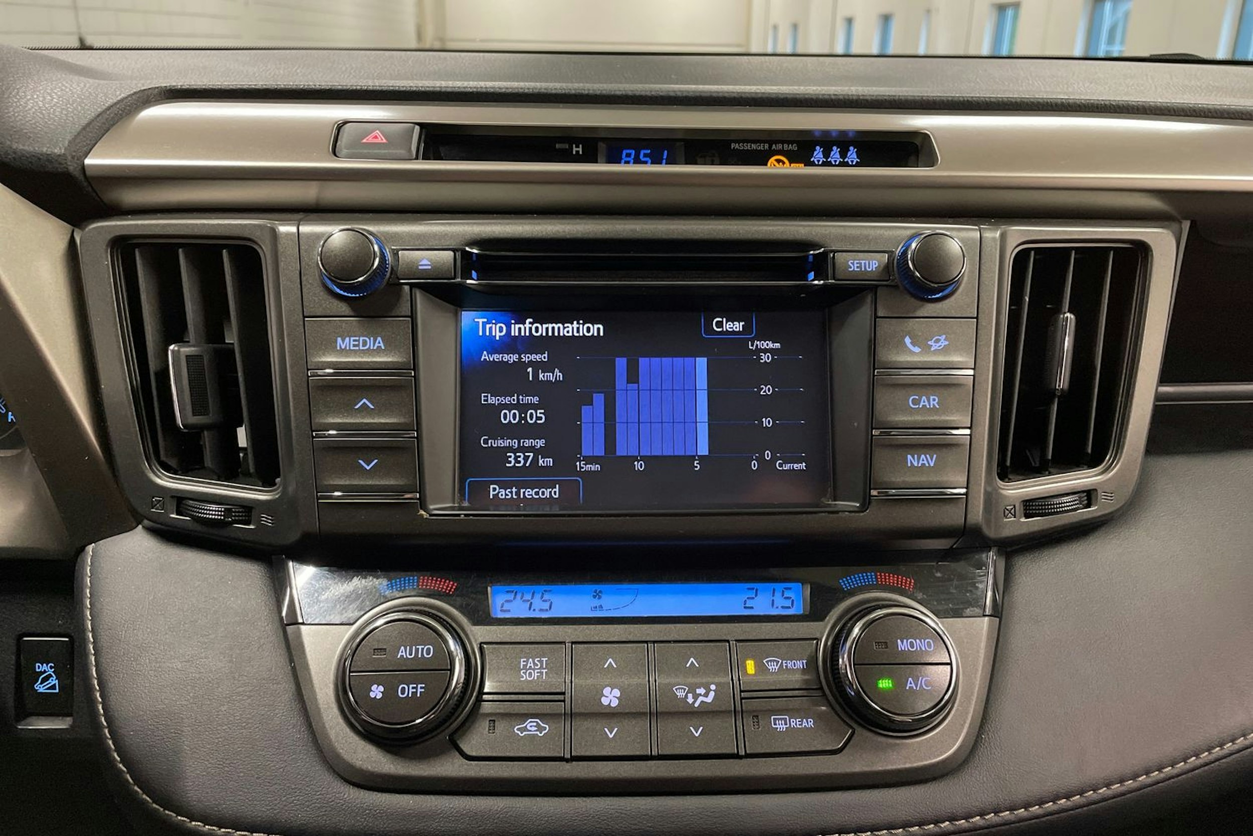 Harmaa Toyota RAV4 2013 kuva 18.