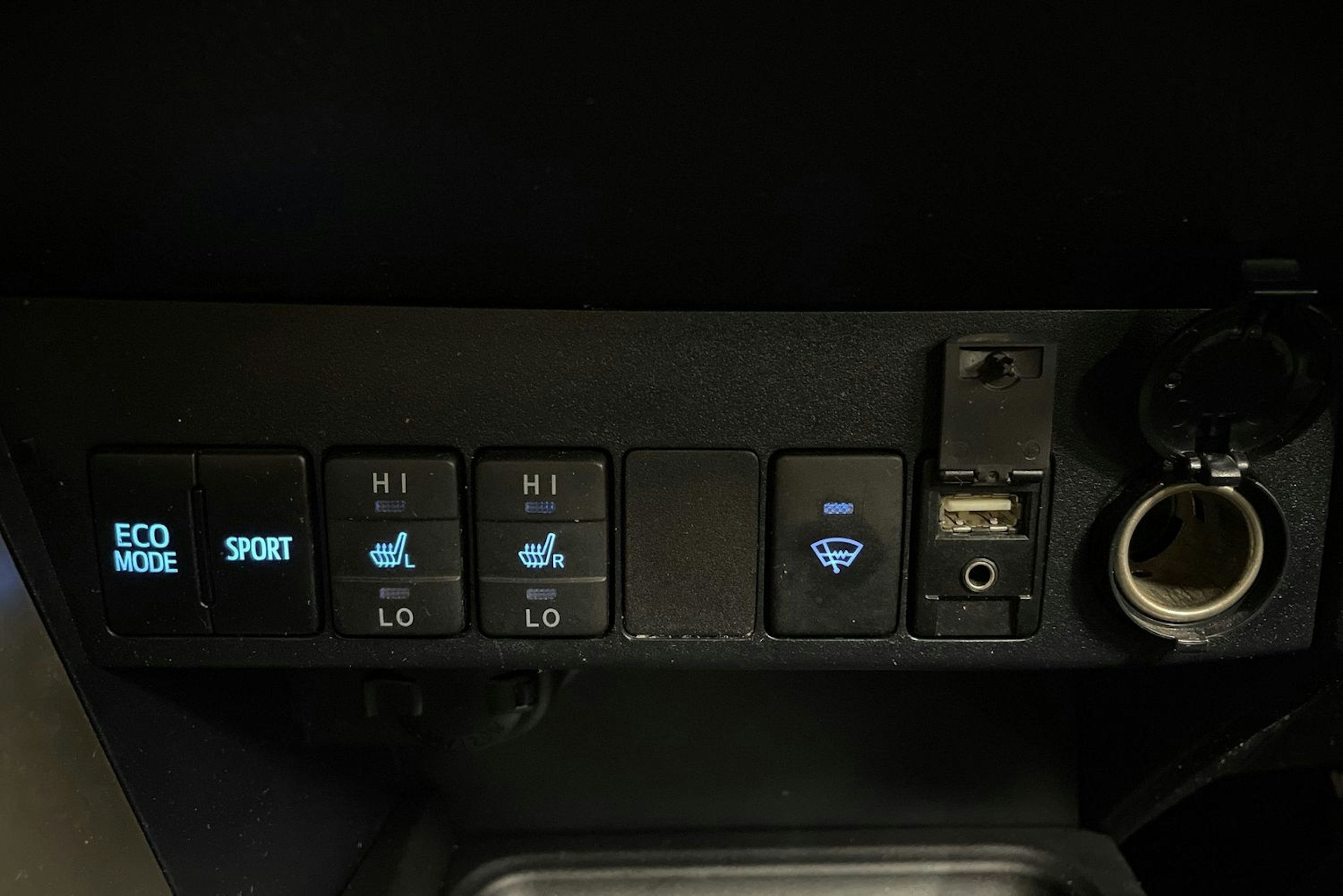 Harmaa Toyota RAV4 2013 kuva 20.