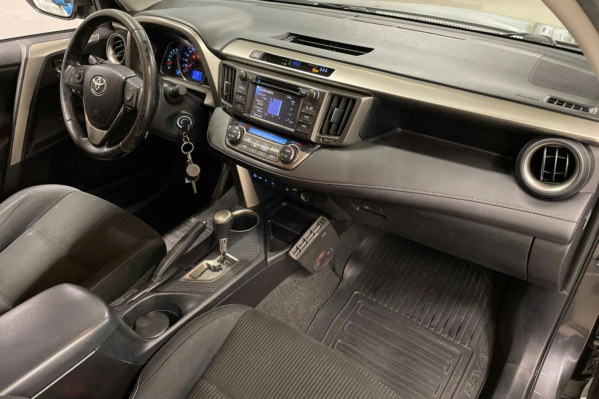 Harmaa Toyota RAV4 2013 kuva 29.