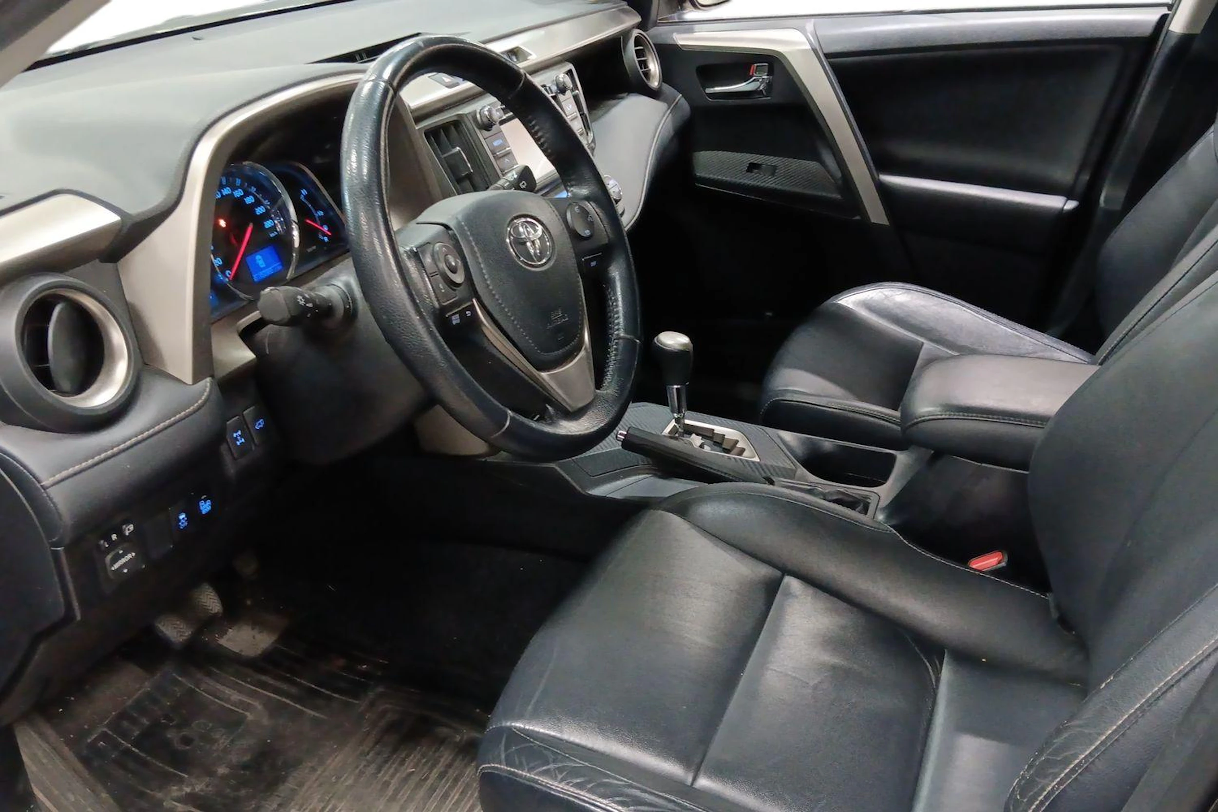 Musta Toyota RAV4 2013 kuva 3.