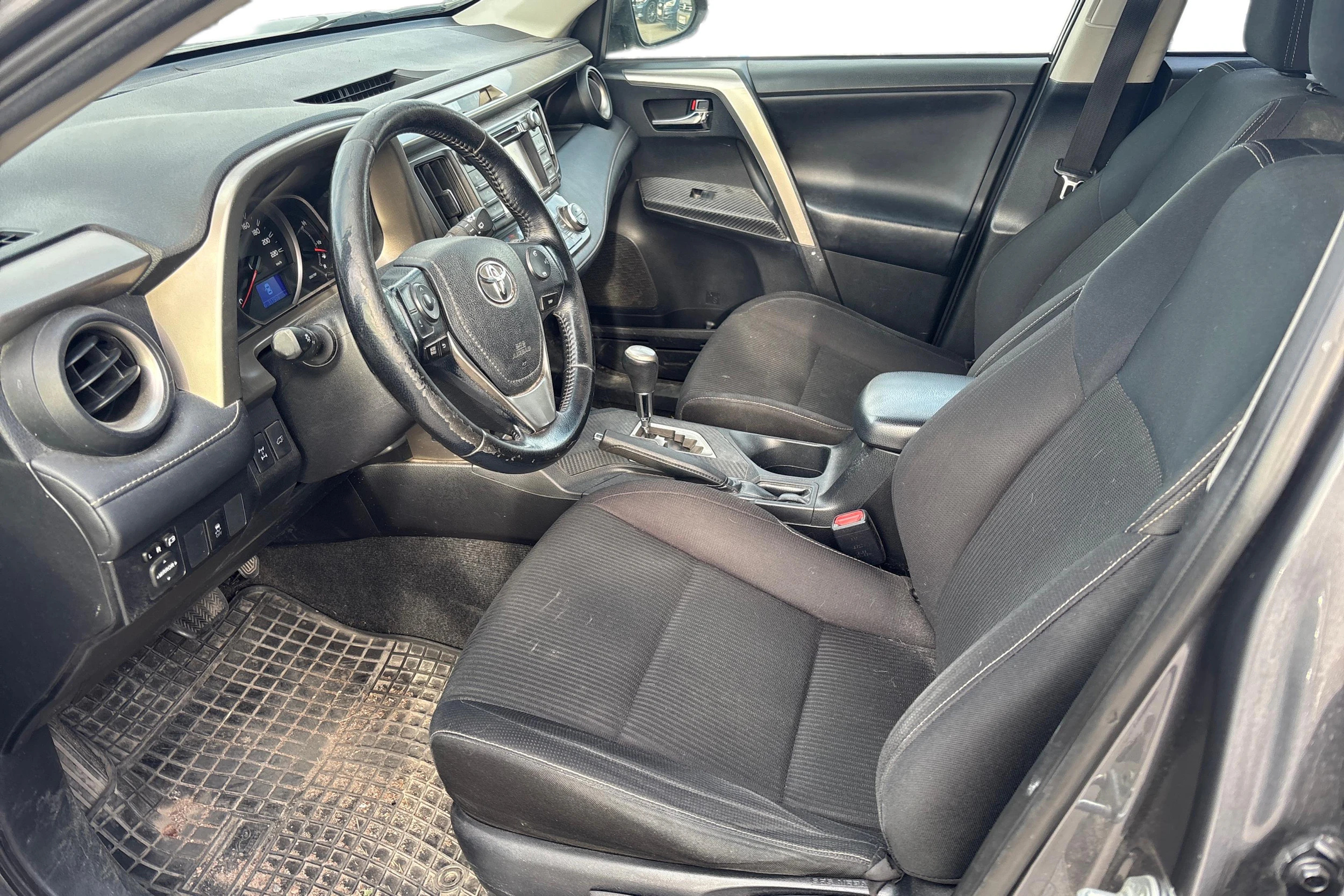 harmaa Toyota RAV4 2013 kuva 3.