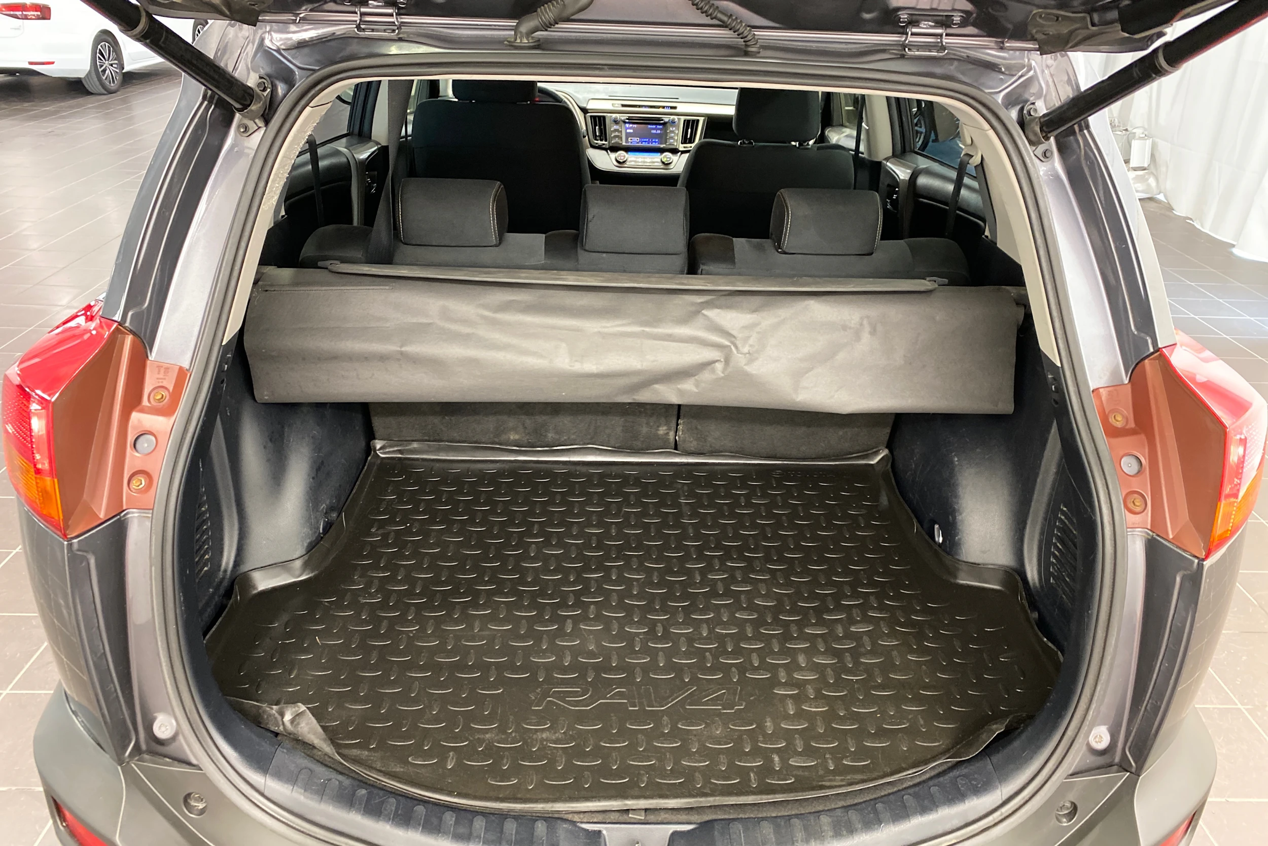 harmaa Toyota RAV4 2013 kuva 15.