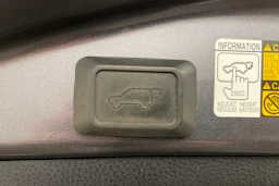harmaa Toyota RAV4 2013 kuva 16.