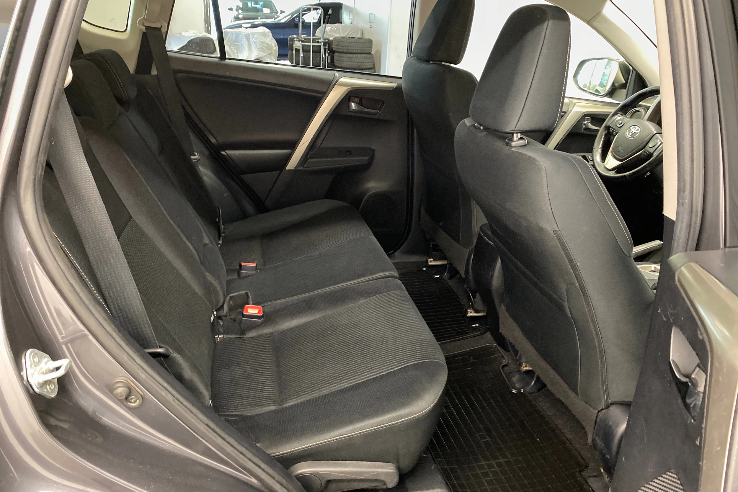 harmaa Toyota RAV4 2013 kuva 17.