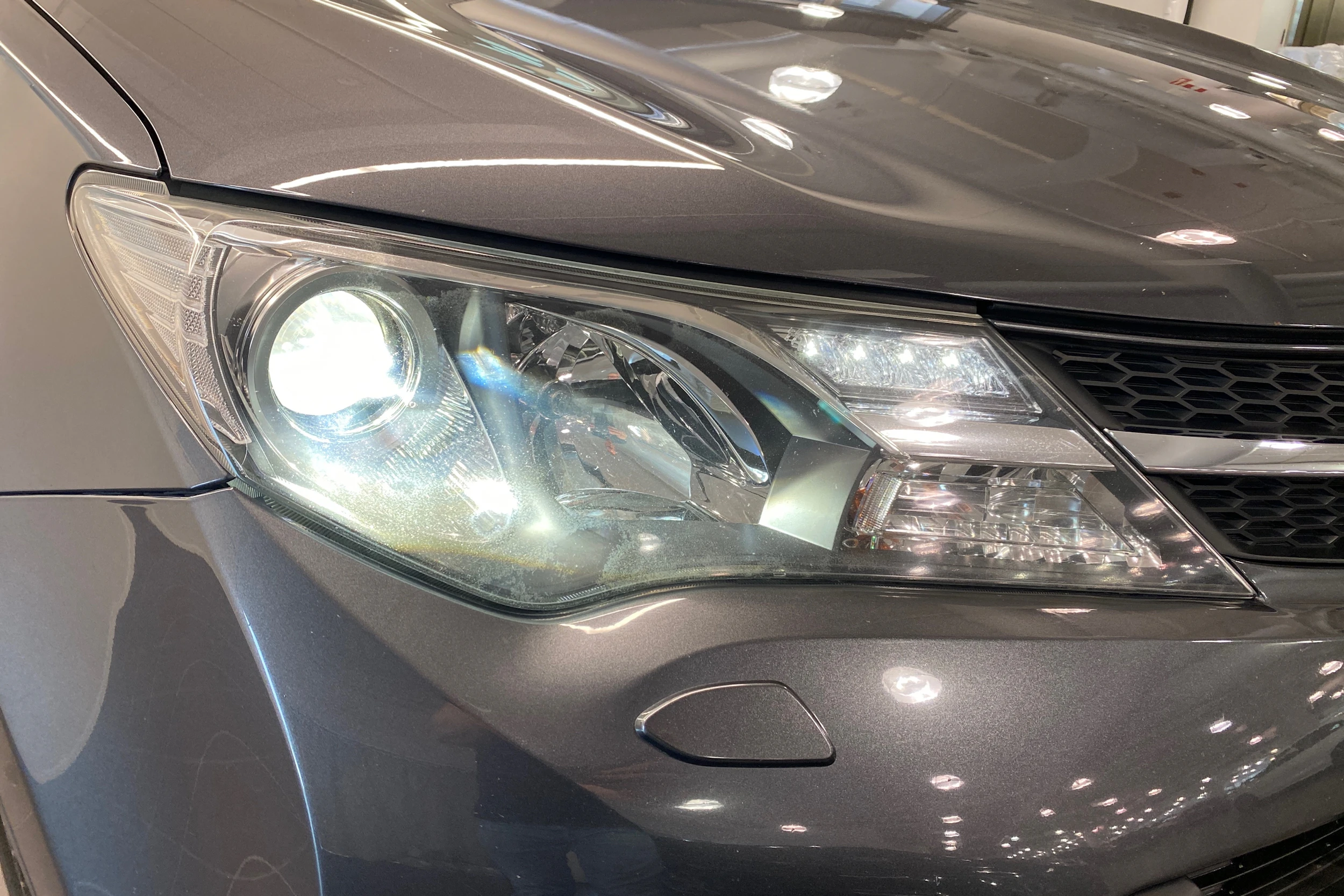 harmaa Toyota RAV4 2013 kuva 19.