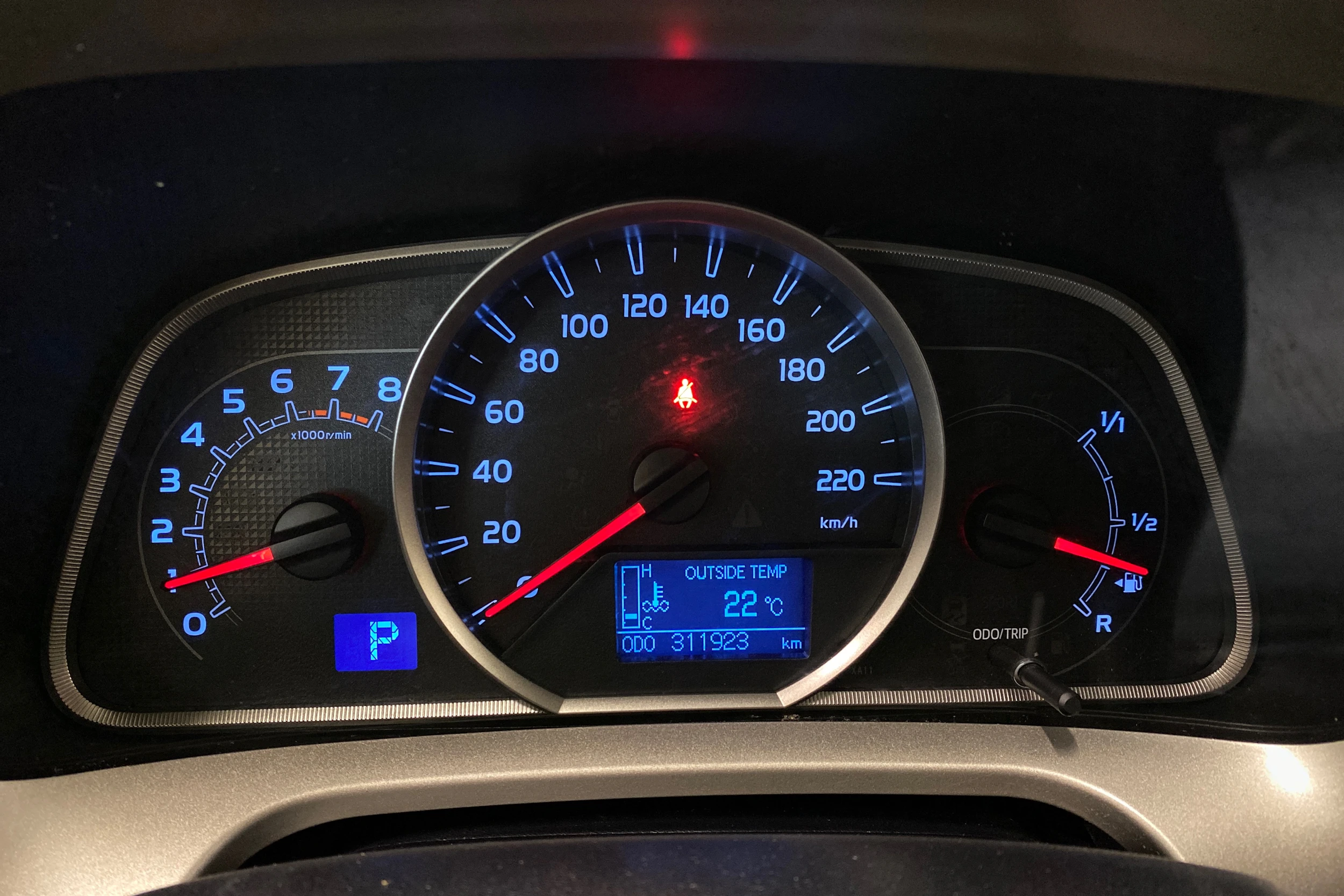harmaa Toyota RAV4 2013 kuva 23.