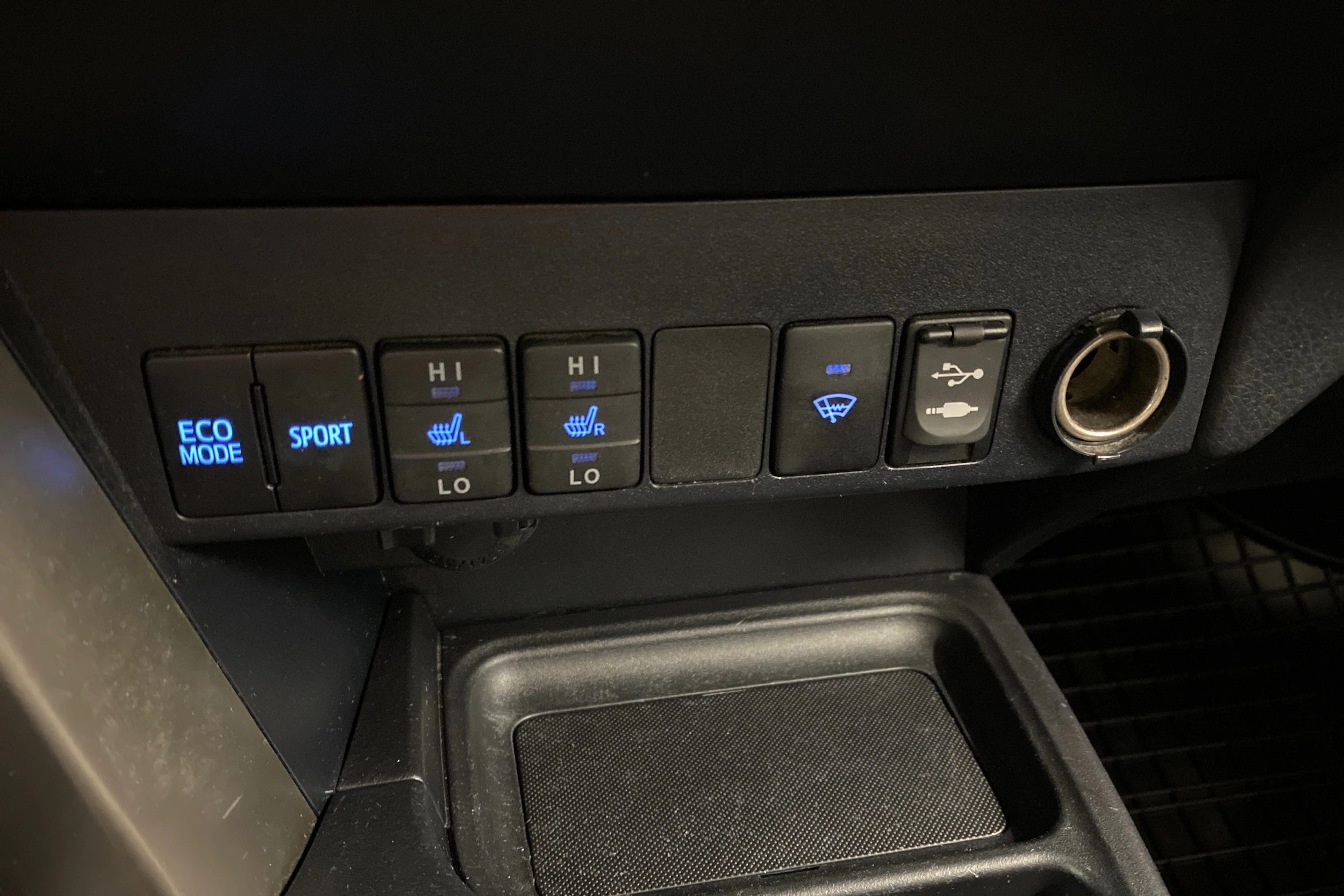 harmaa Toyota RAV4 2013 kuva 28.