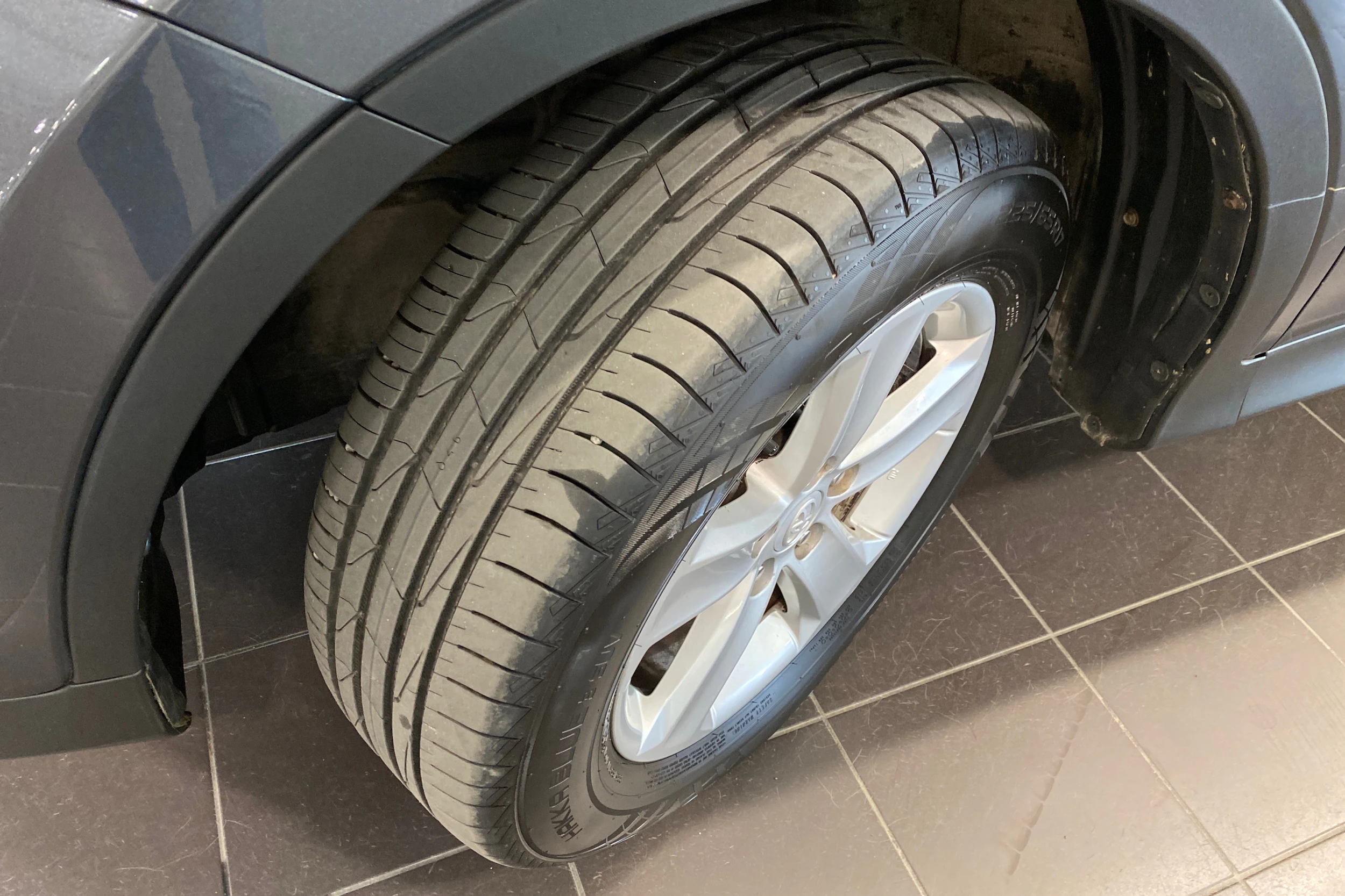 harmaa Toyota RAV4 2013 kuva 34.