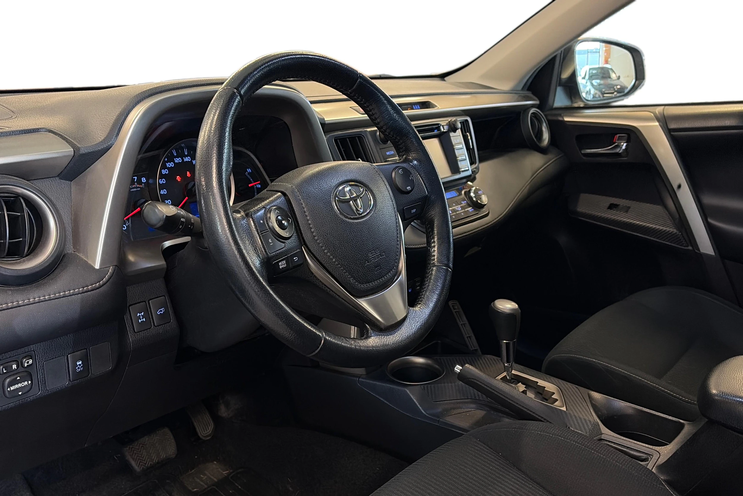 valkoinen Toyota RAV4 2013 kuva 3.
