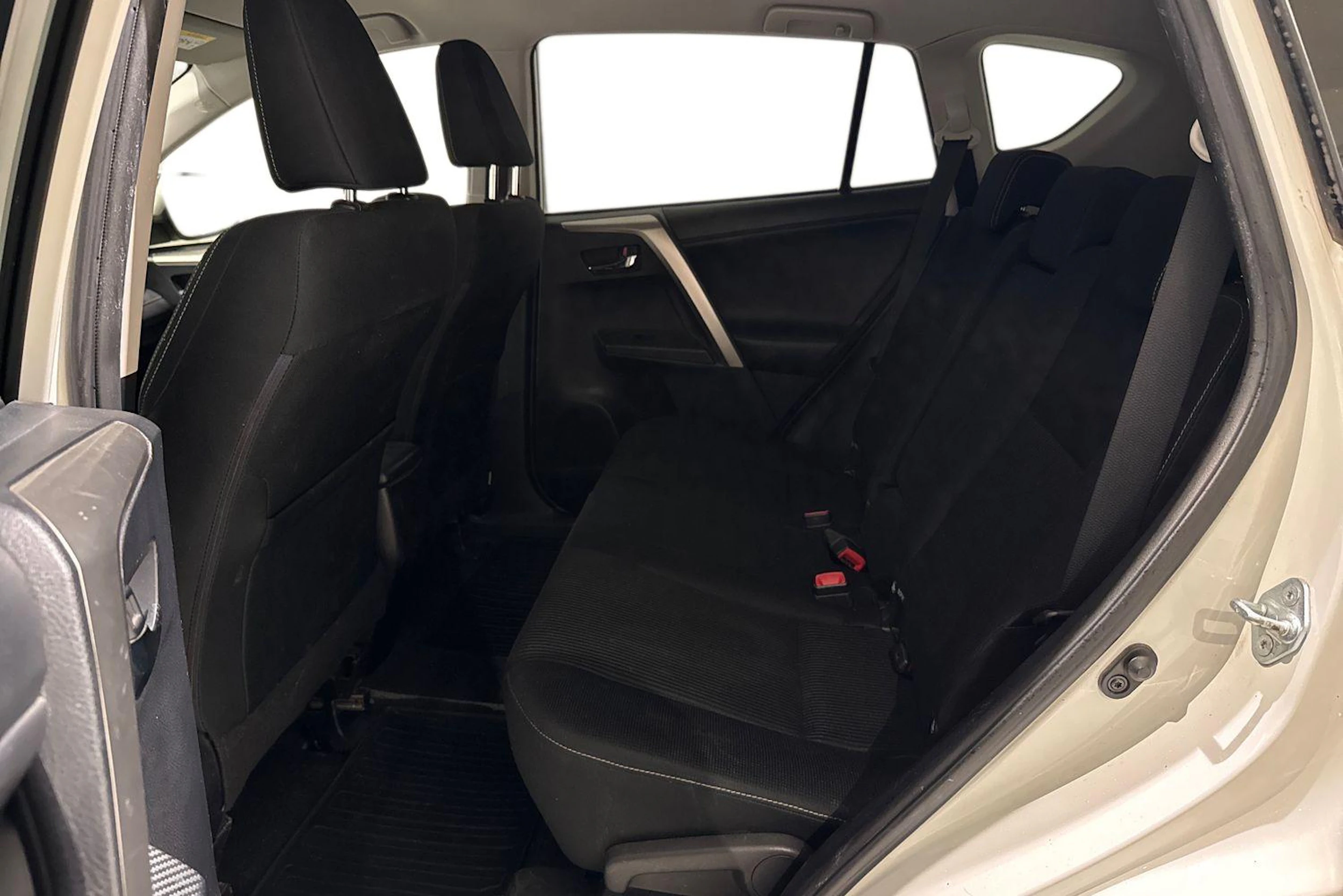 valkoinen Toyota RAV4 2014 kuva 11.