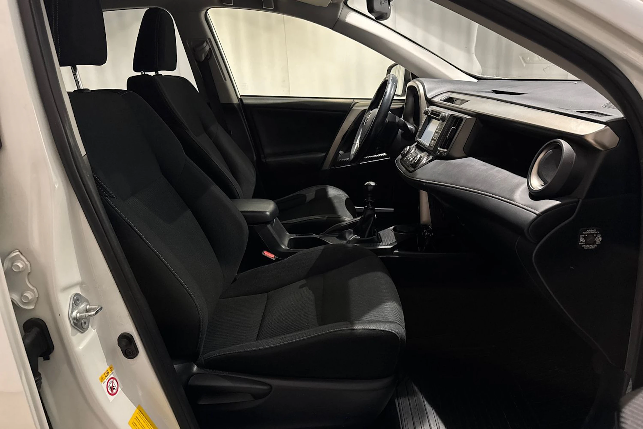 valkoinen Toyota RAV4 2014 kuva 17.