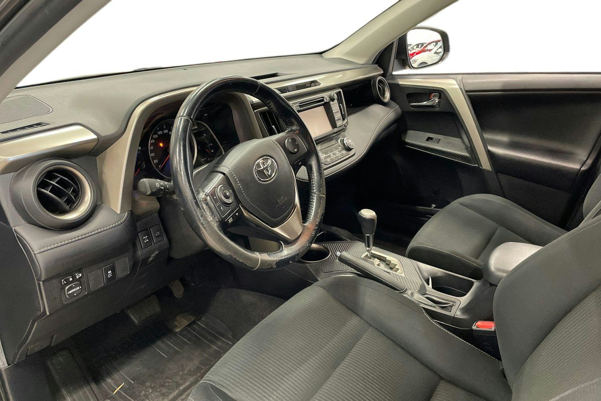Harmaa Toyota RAV4 2014 kuva 3.