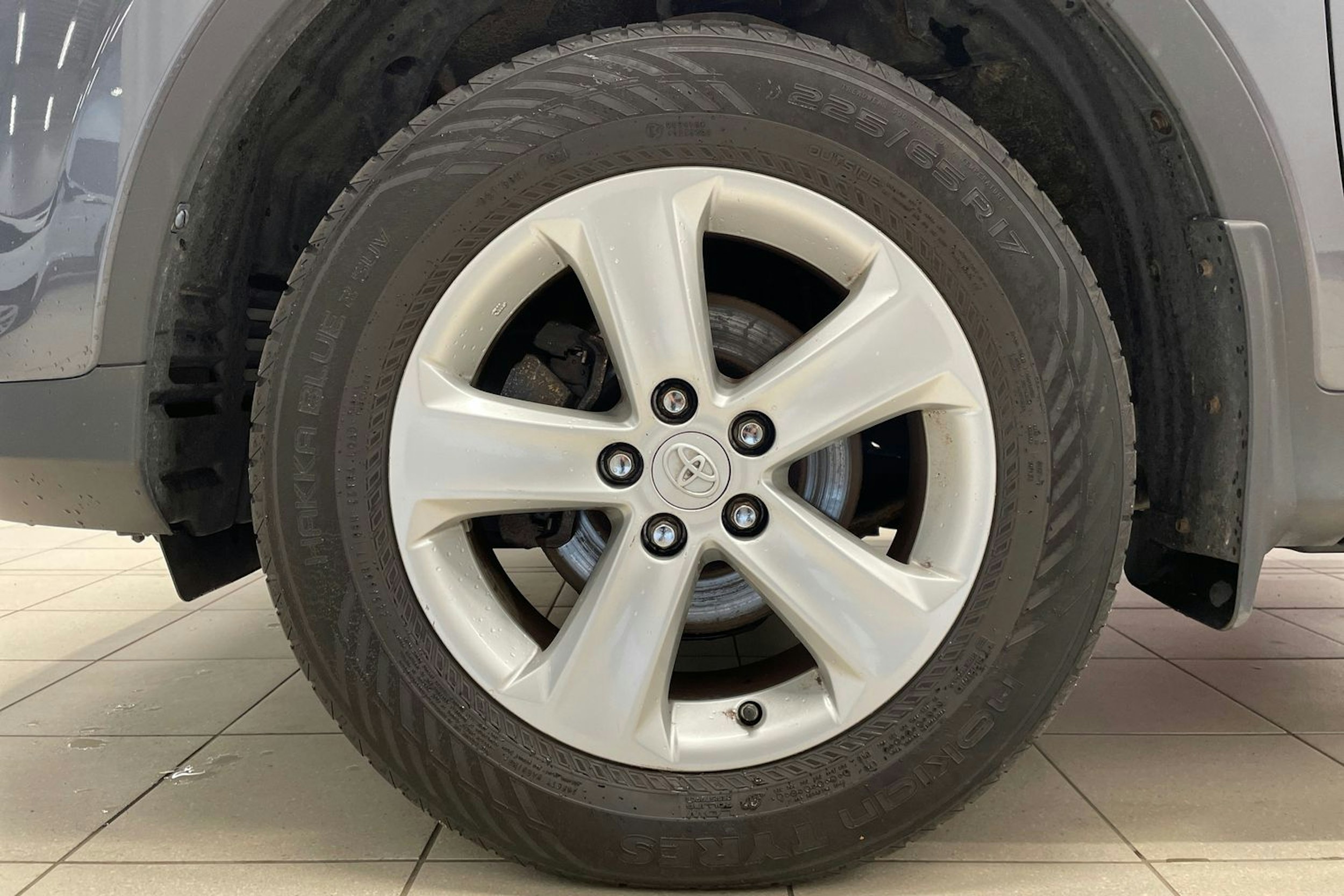 Harmaa Toyota RAV4 2014 kuva 11.