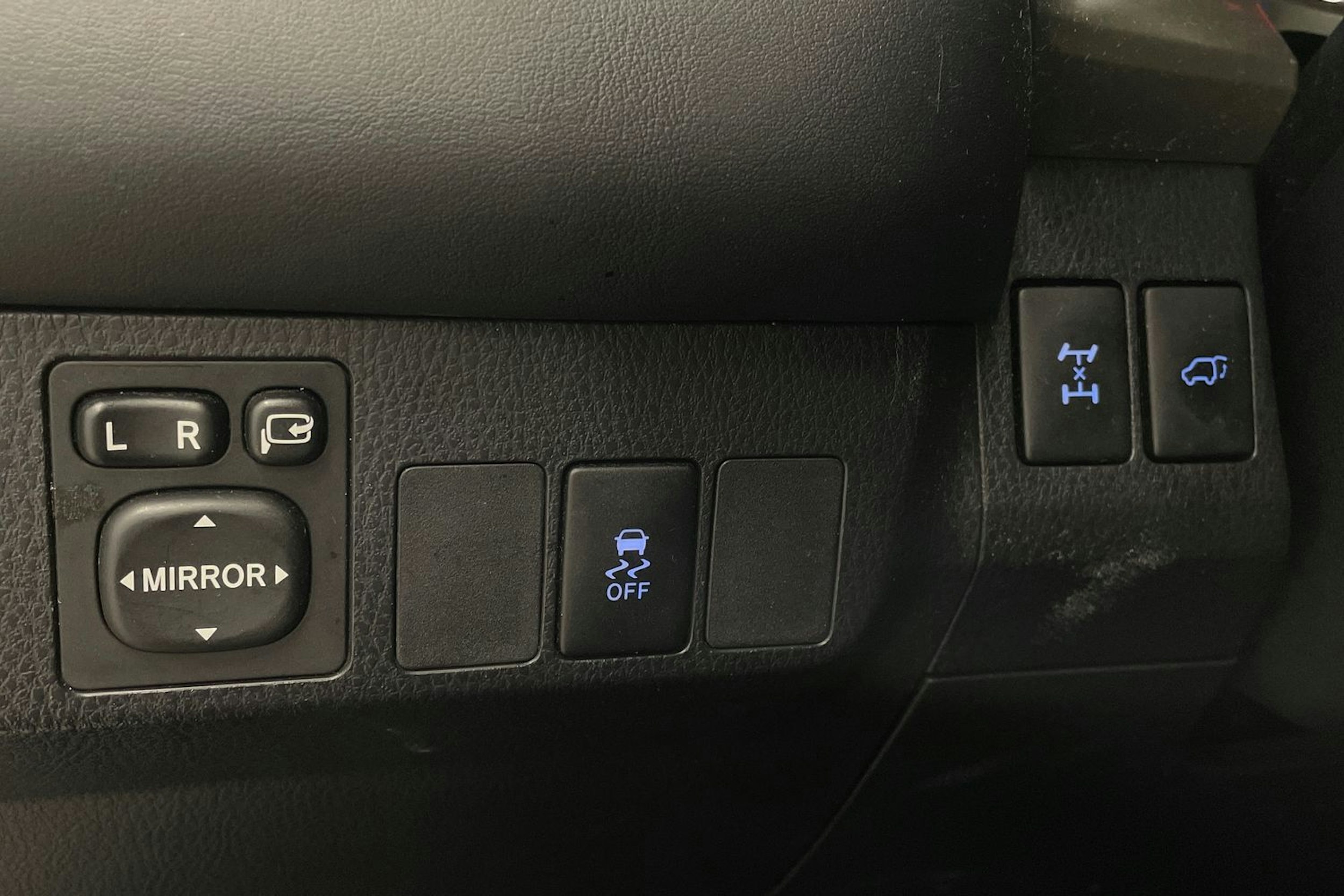 Harmaa Toyota RAV4 2014 kuva 15.