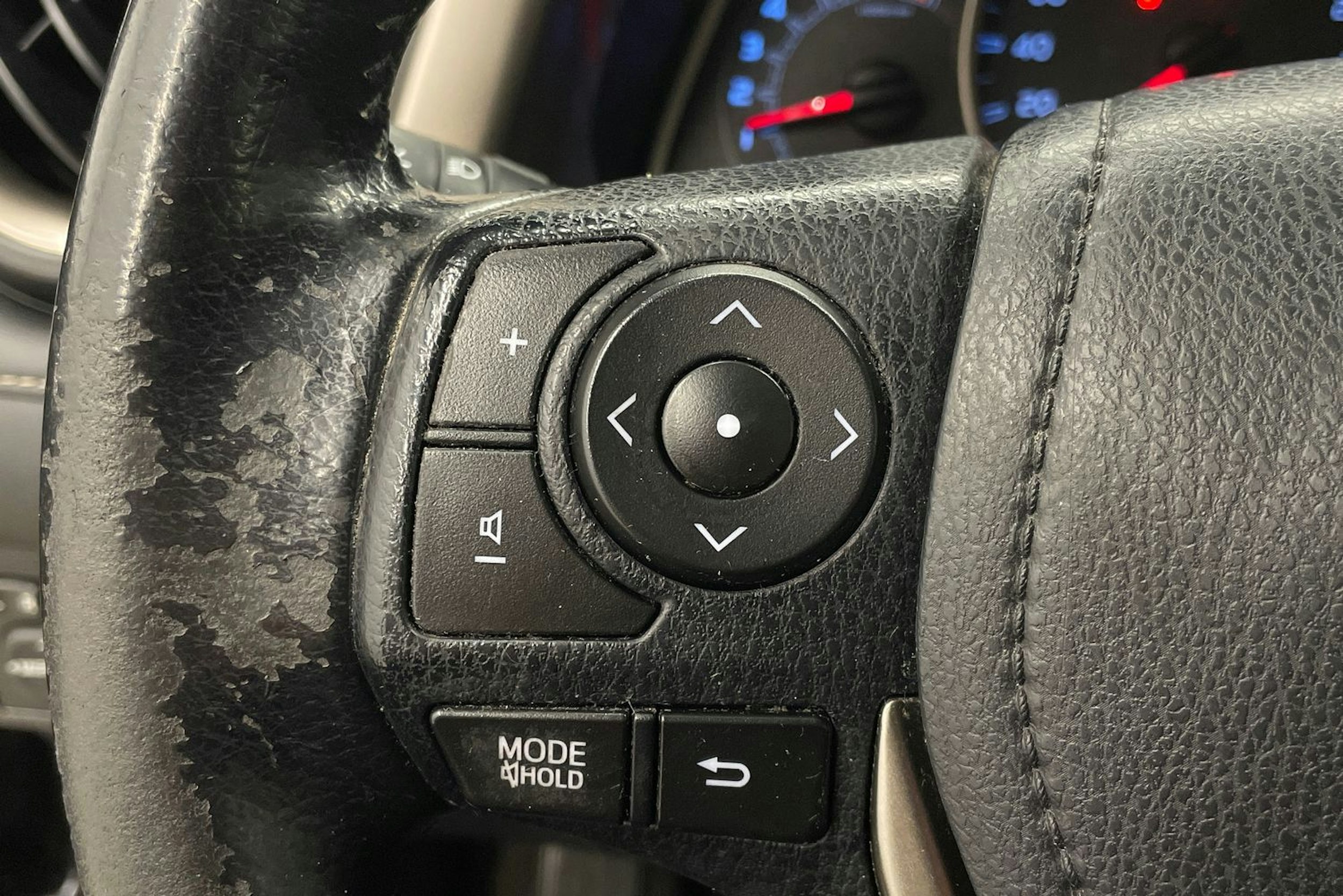 Harmaa Toyota RAV4 2014 kuva 17.