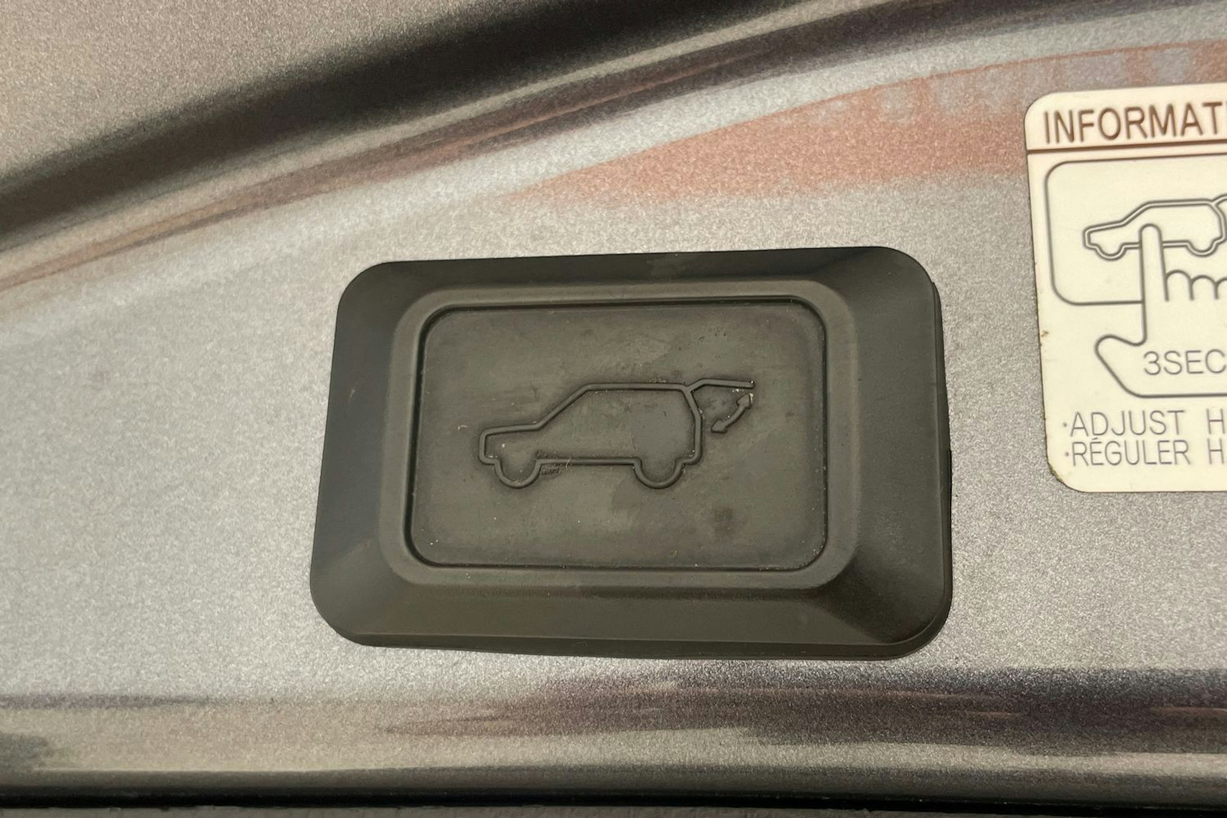 Harmaa Toyota RAV4 2014 kuva 25.