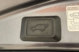 Harmaa Toyota RAV4 2014 kuva 25.