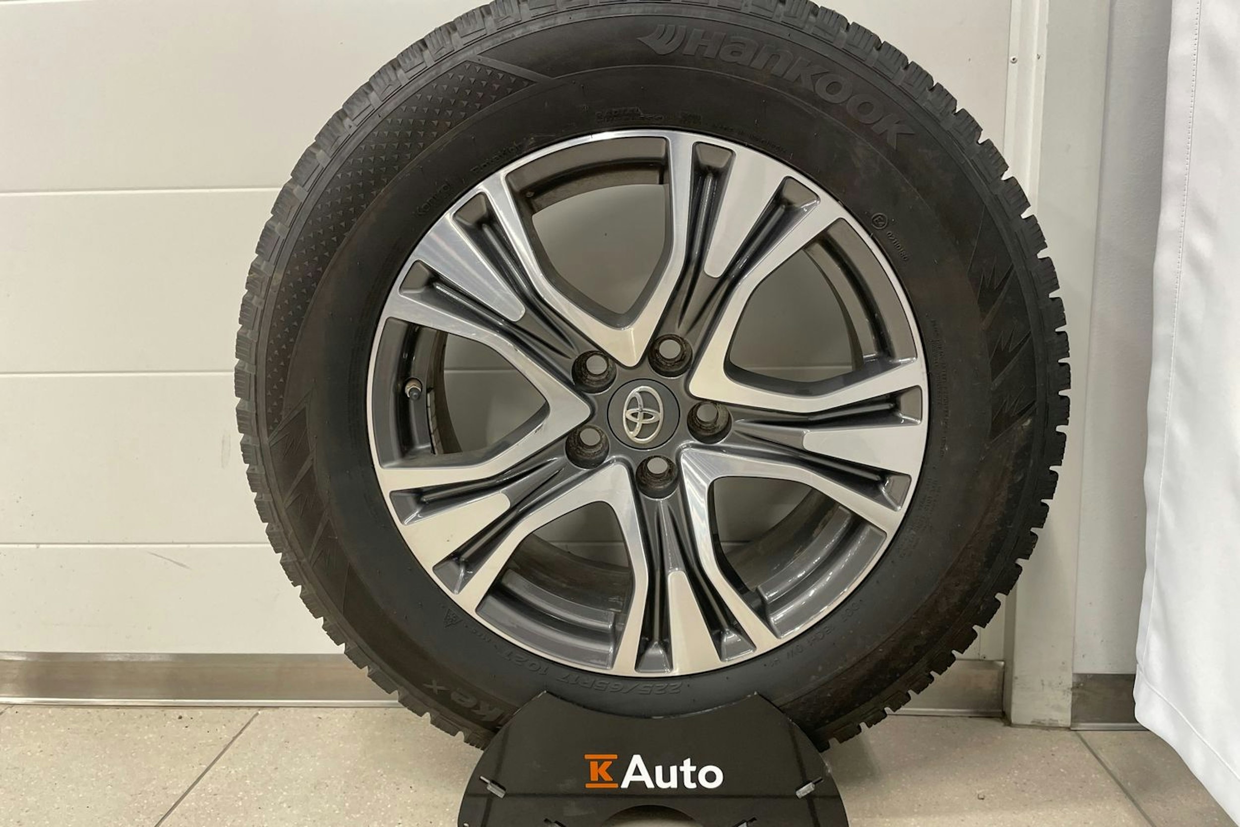 Harmaa Toyota RAV4 2014 kuva 27.